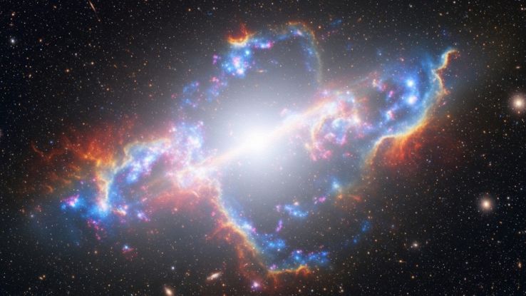 Stelle nel cosmo e luce abbagliante