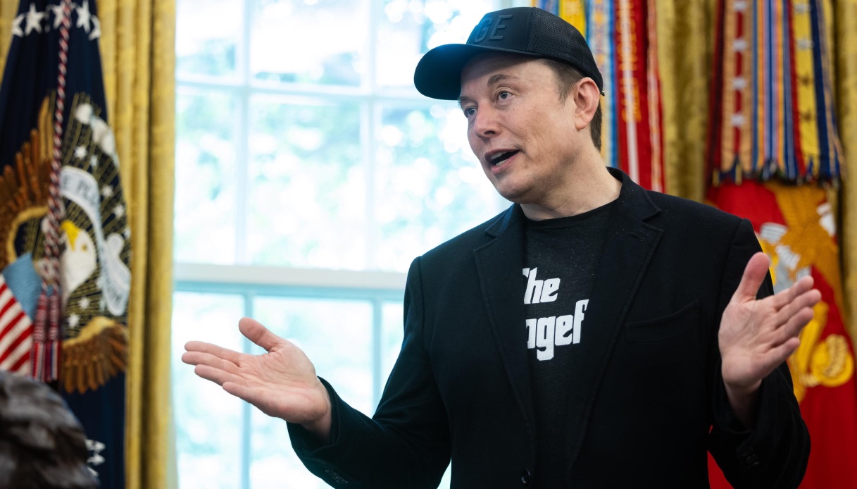 https://wips.plug.it/cips/tecnologia/cms/2026/07/elon-musk-sta-parlando.jpg