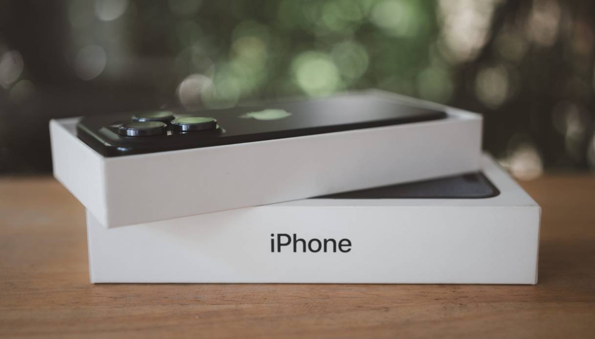 https://wips.plug.it/cips/tecnologia/cms/2026/07/iphone-1.jpg