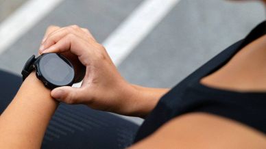 Uno smartwatch al polso