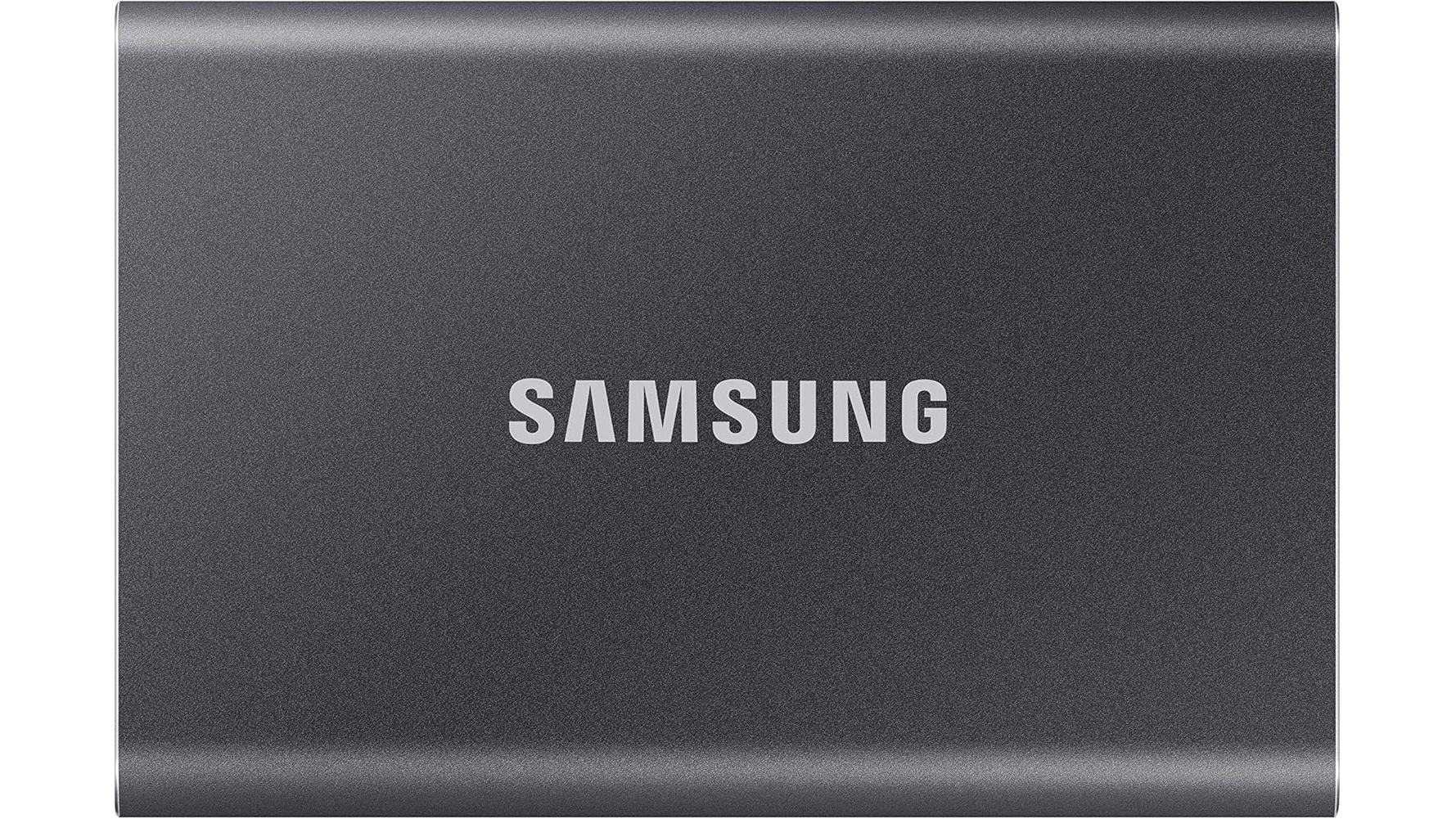 https://wips.plug.it/cips/tecnologia/cms/2026/07/ssd-esterno-samsung-t7-1tb-grigio-titanio.jpg