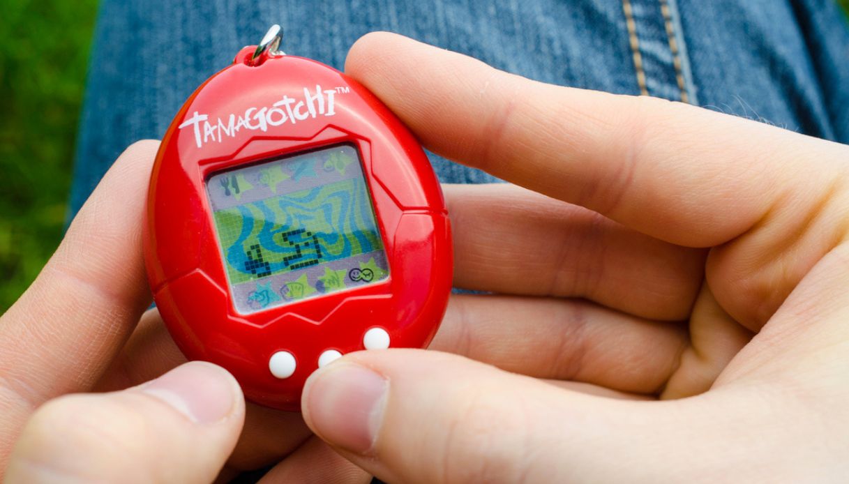 https://wips.plug.it/cips/tecnologia/cms/2026/07/tamagotchi.jpg