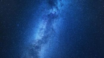 Cielo notturno con Via Lattea