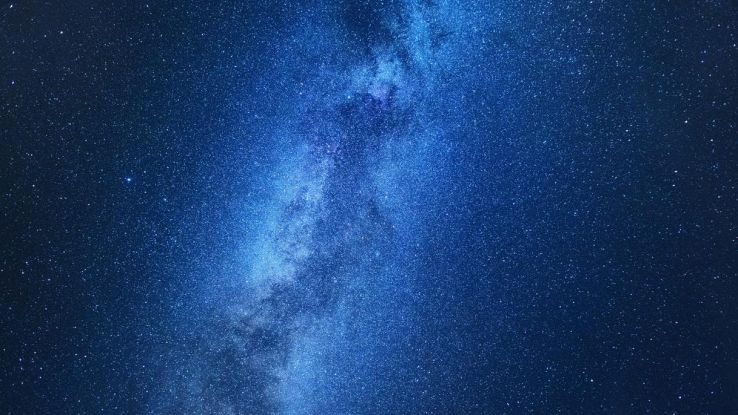 Cielo notturno con Via Lattea