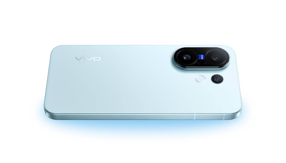 https://wips.plug.it/cips/tecnologia/cms/2026/07/vivo-x200fe.jpg