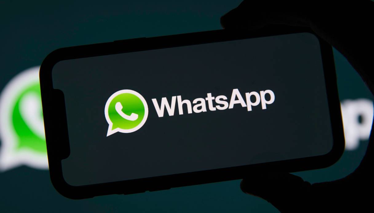 https://wips.plug.it/cips/tecnologia/cms/2026/07/whatsapp-smartphone.jpg