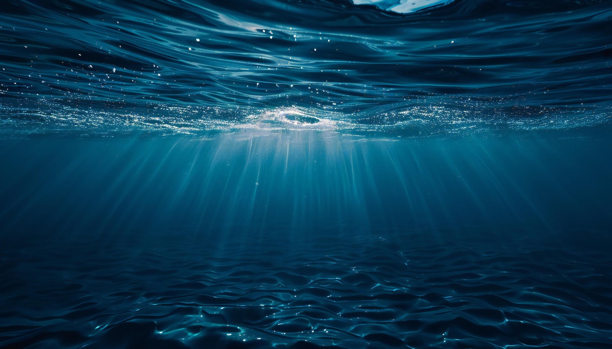 https://wips.plug.it/cips/tecnologia/cms/2026/08/acqua-del-mare-sotto-la-superficie.jpg