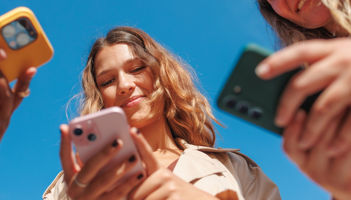 https://wips.plug.it/cips/tecnologia/cms/2026/08/android-ios.jpg