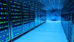 Data center corridoio e grande mappamondo