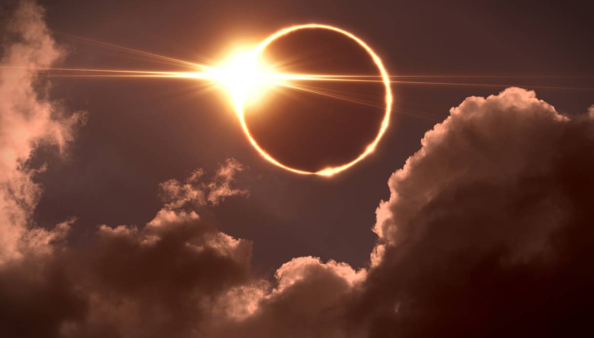 https://wips.plug.it/cips/tecnologia/cms/2026/08/eclissi-2.jpg
