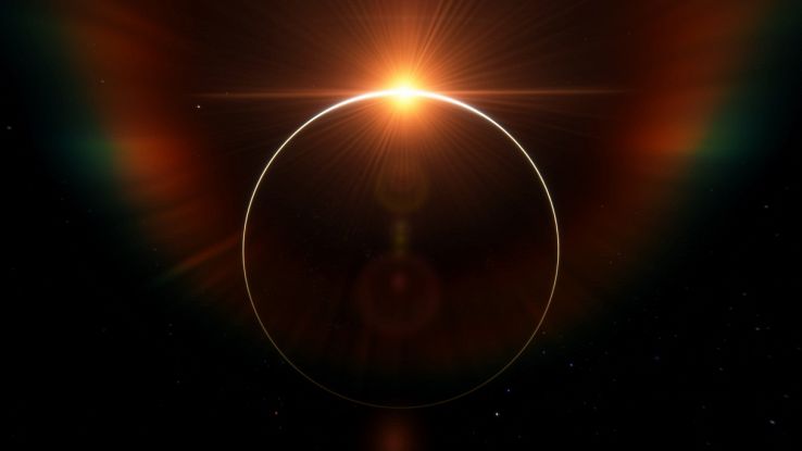 Eclissi in toni arancio e neri con flare