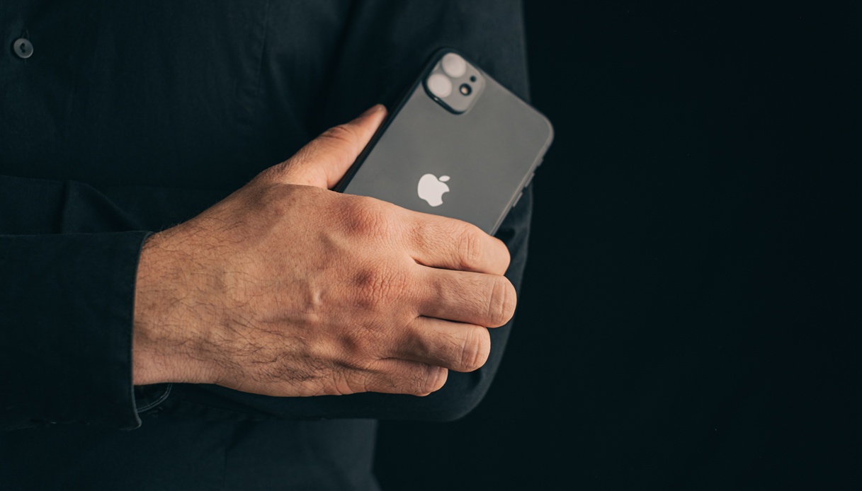 https://wips.plug.it/cips/tecnologia/cms/2026/08/iphone.jpg