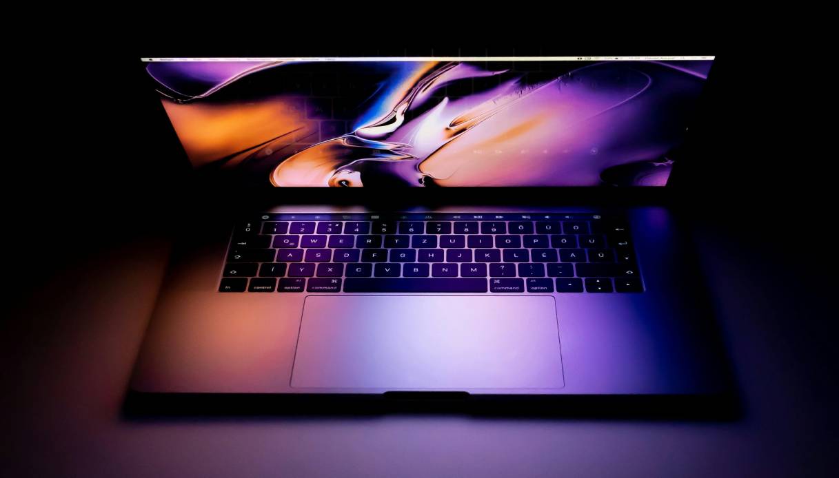 https://wips.plug.it/cips/tecnologia/cms/2026/08/macbook.jpg