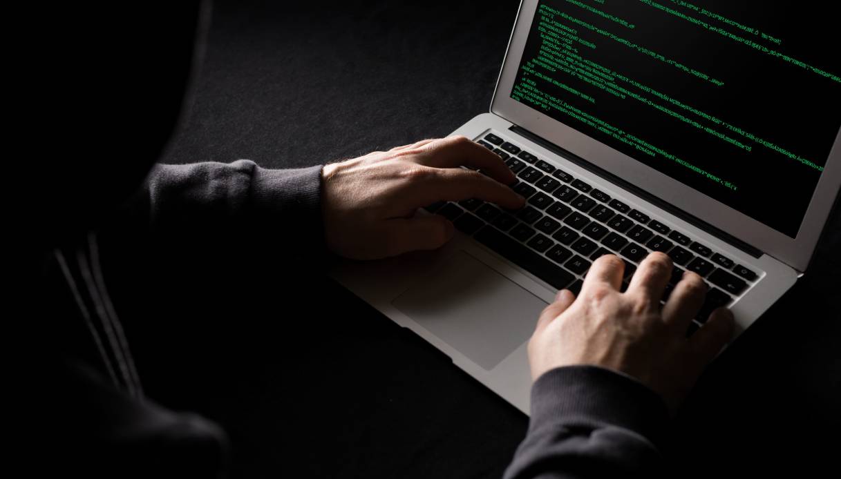 https://wips.plug.it/cips/tecnologia/cms/2026/08/pc-hacker.jpg