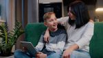 Un teenager e sua madre