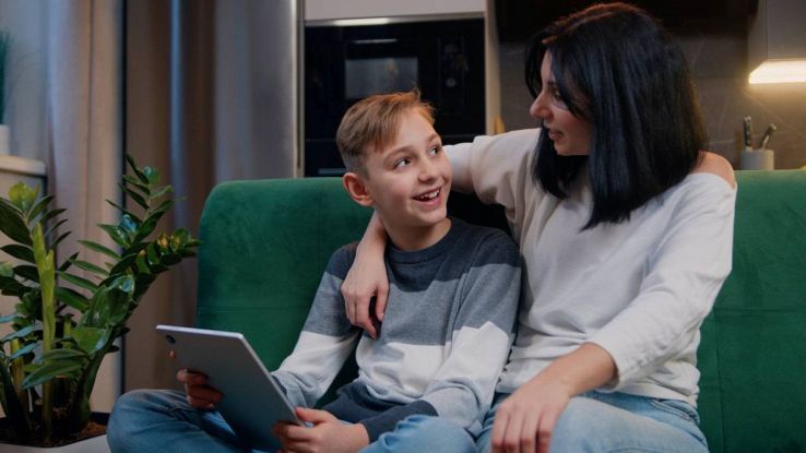 Un teenager e sua madre