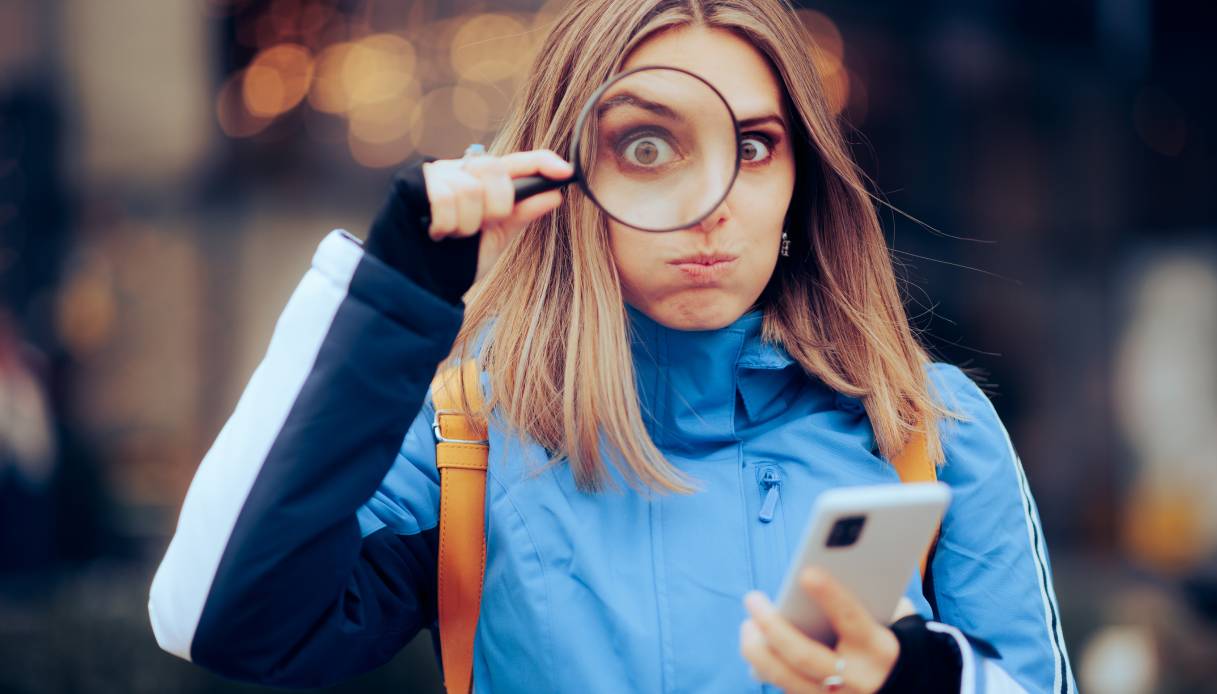 https://wips.plug.it/cips/tecnologia/cms/2026/08/smartphone-lente.jpg