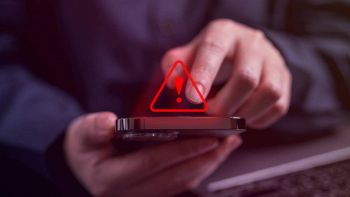 Un attacco informatico su smartphone