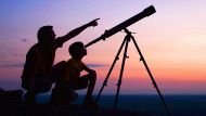 Guardare il cielo con un telescopio