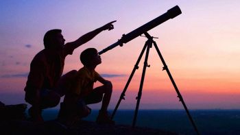 Guardare il cielo con un telescopio