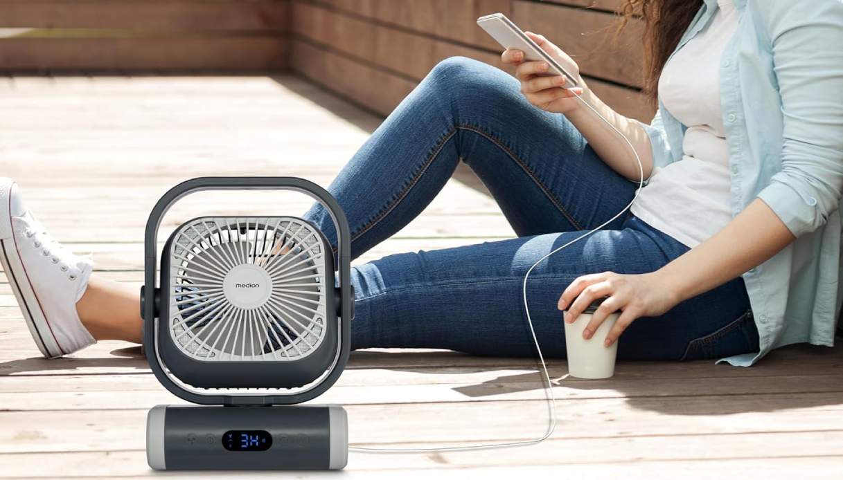 https://wips.plug.it/cips/tecnologia/cms/2026/08/ventilatore-portatile.jpg
