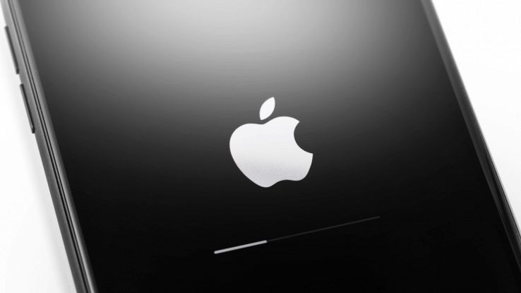 Aggiornamento in corso su dispositivo Apple