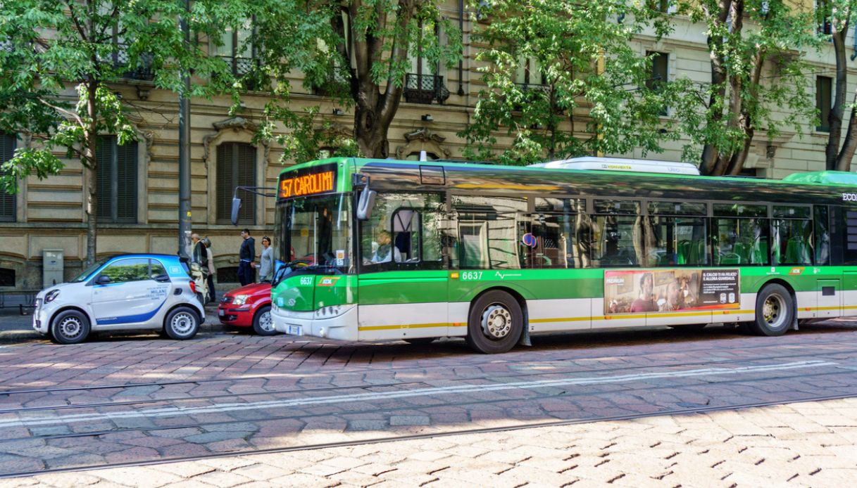 https://wips.plug.it/cips/tecnologia/cms/2026/09/autobus-a-milano.jpg