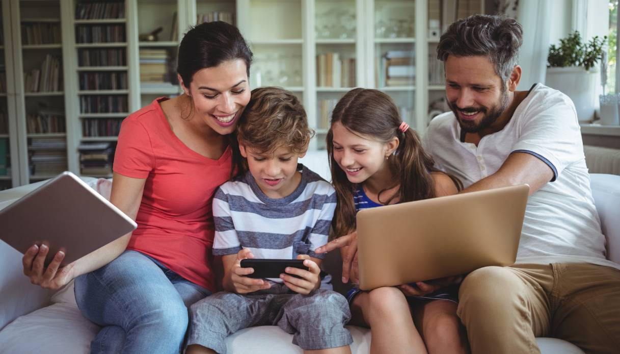 https://wips.plug.it/cips/tecnologia/cms/2026/09/famiglia-tech.jpg