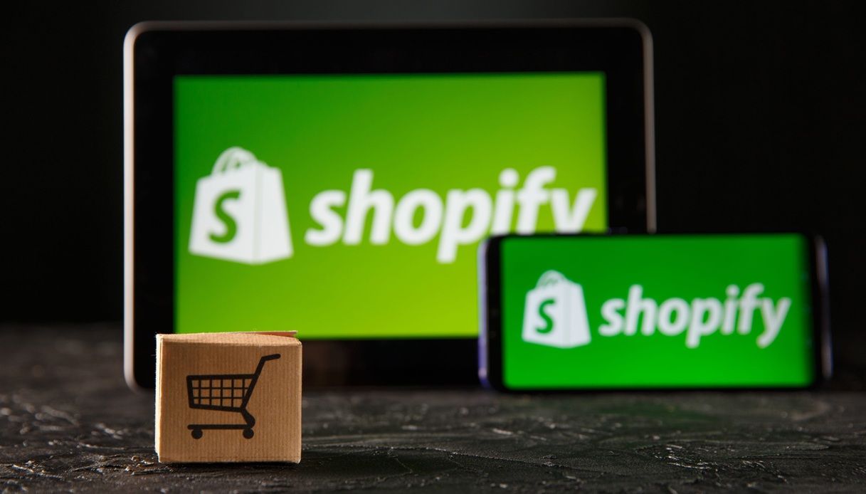 https://wips.plug.it/cips/tecnologia/cms/2026/09/shopify.jpg