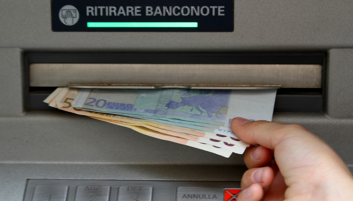 https://wips.plug.it/cips/tecnologia/cms/2026/09/truffa-bancomat.jpg