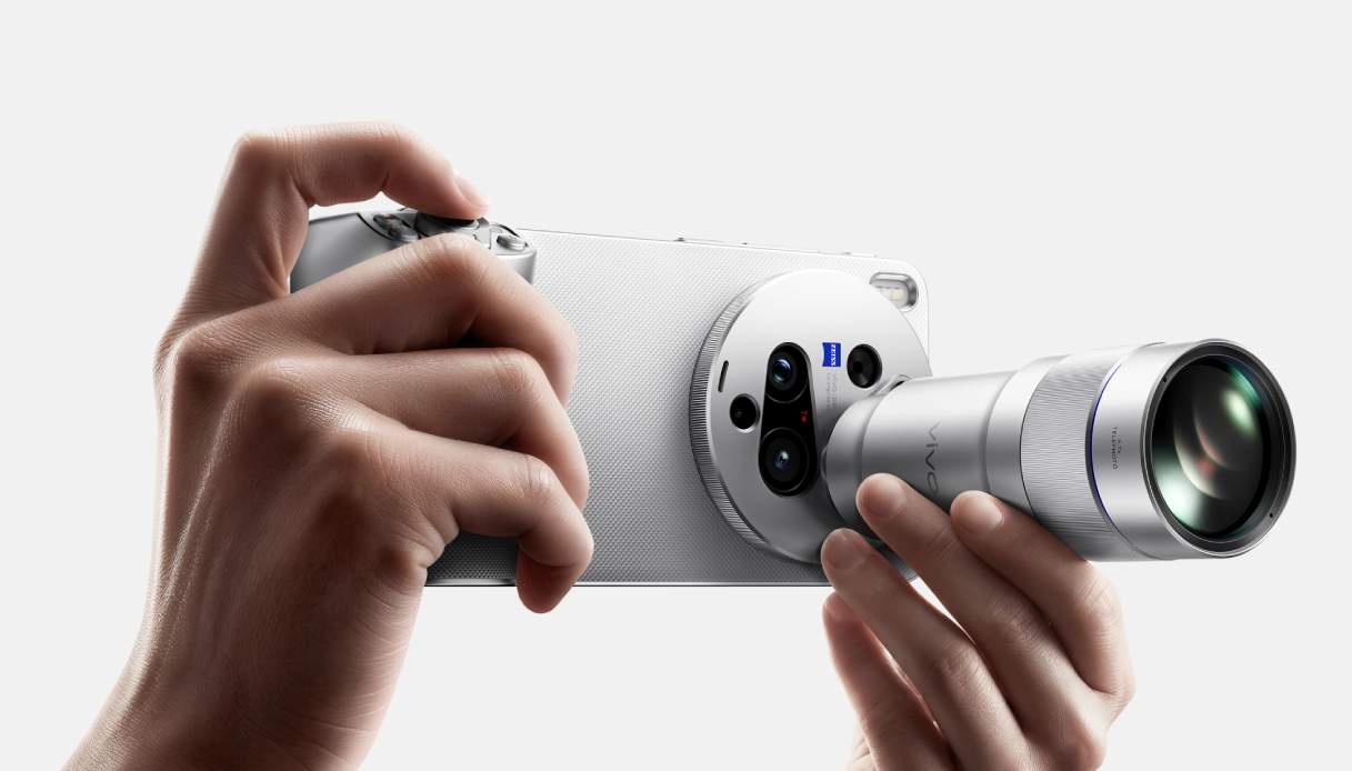 https://wips.plug.it/cips/tecnologia/cms/2026/09/vivo-x300-ultra.jpg