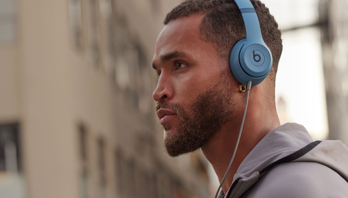 https://wips.plug.it/cips/tecnologia/cms/2026/10/beats-solo4.jpg