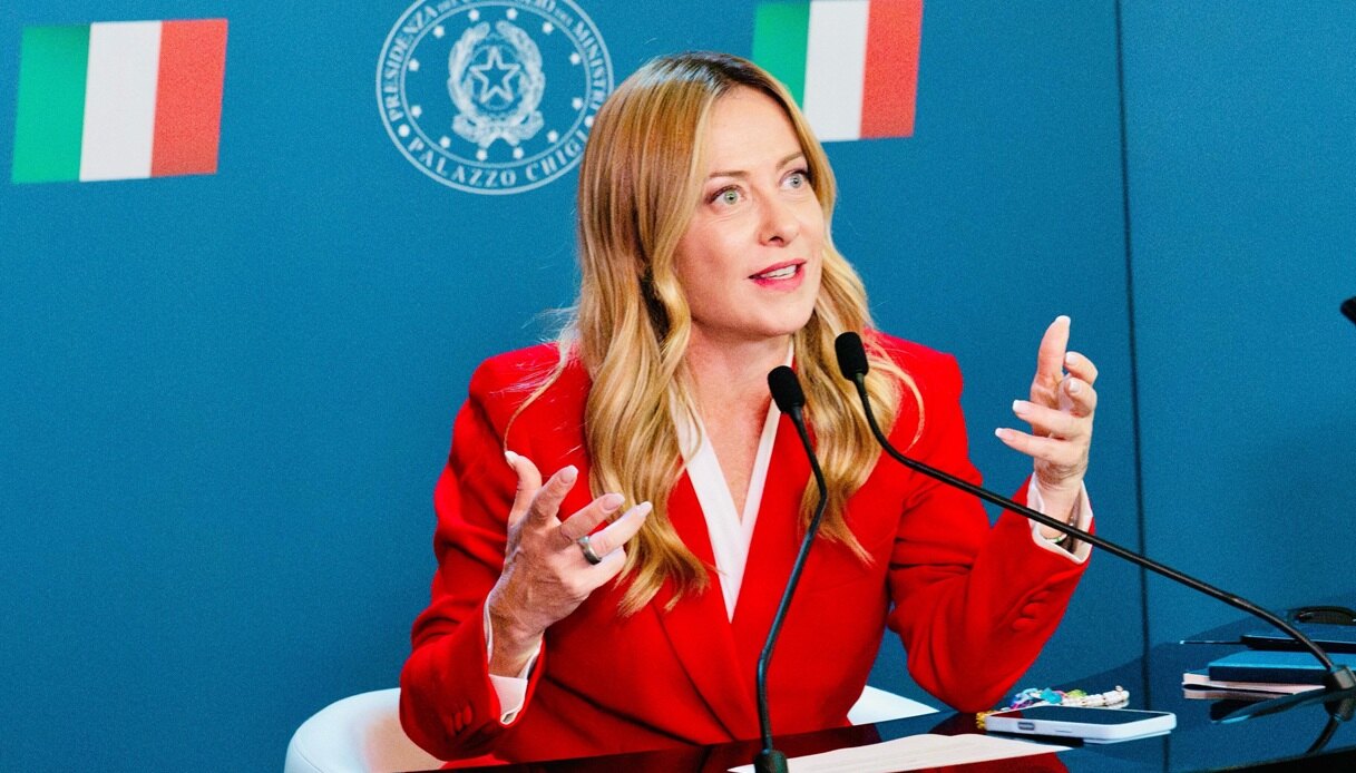 https://wips.plug.it/cips/tecnologia/cms/2026/10/giorgia-meloni-deepfake-audio.jpg