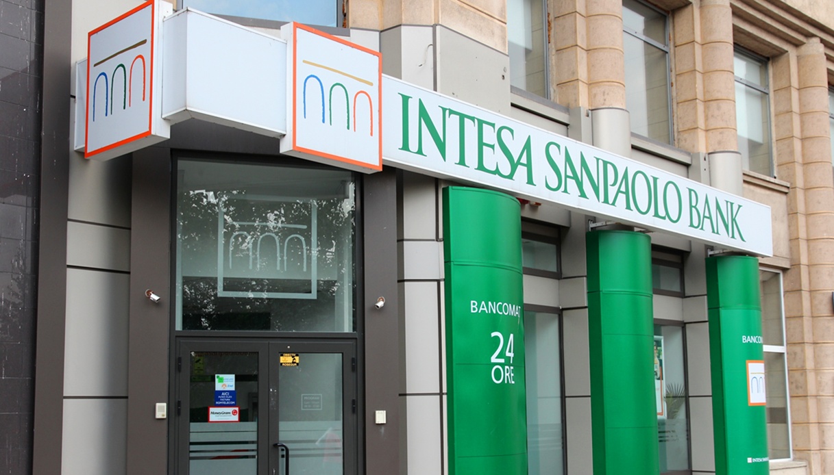 https://wips.plug.it/cips/tecnologia/cms/2026/10/intesa-sanpaolo.jpg