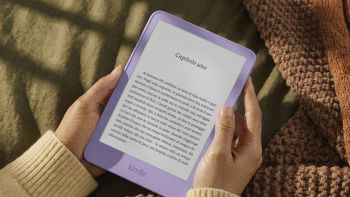 Un utente usa Kindle