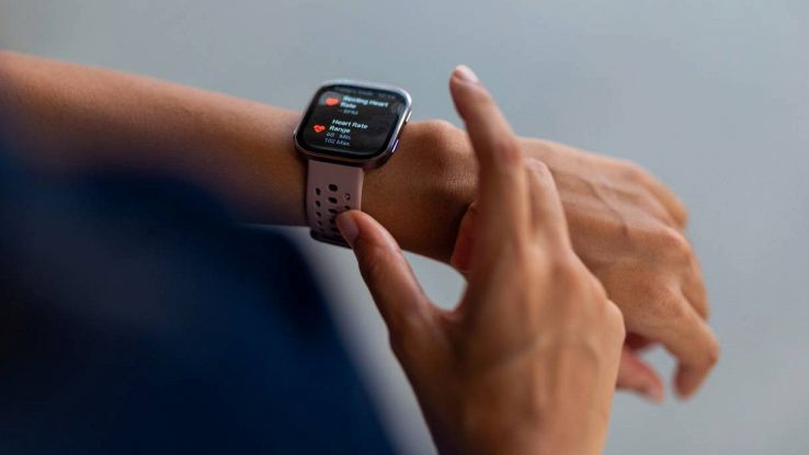 Uno smartwatch utilizzato per monitorare il battito