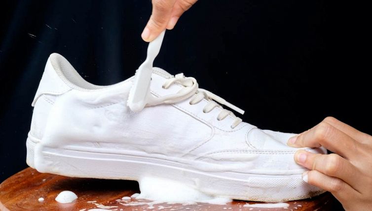 Come sbiancare le scarpe da ginnastica