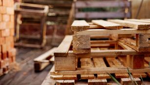 Come fare una casa solo con pallet in un giorno