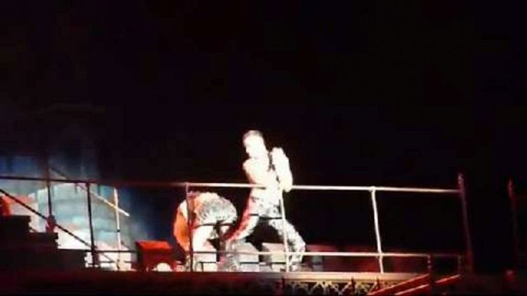 Lady Gaga vomita sul palco a Barcelona