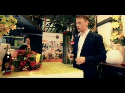 Rocco Siffredi, rose rosse per la mamma nello spot Interflora