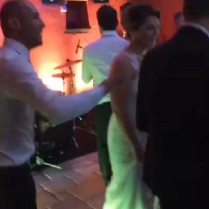 Anna Tatangelo balla la salsa scatenata