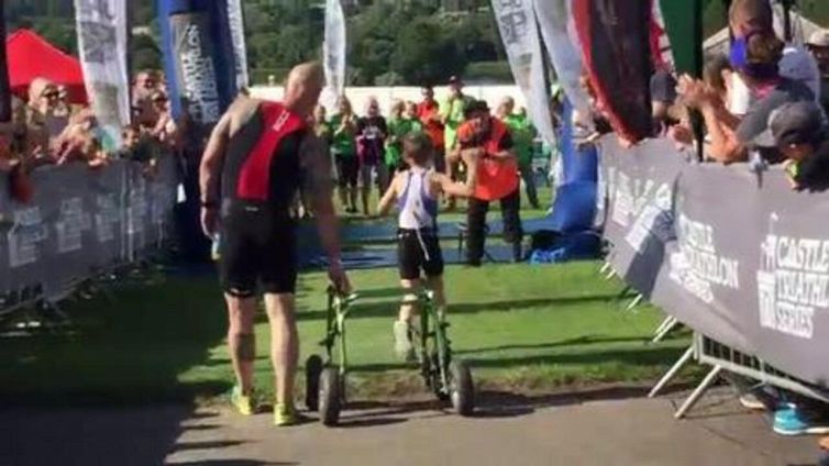 Bailey Matthews, triathlon con la paralisi cerebrale