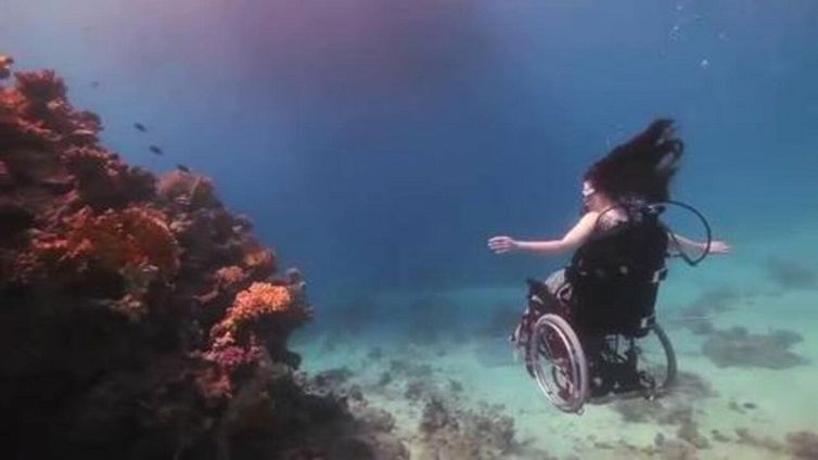 Immersione con la sedia a rotelle