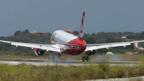 Skiathos, l'aeroporto più pericoloso d'Europa