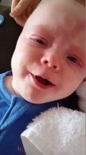 Mamma pubblica video del bimbo con pertosse: "Vaccinate i vostri figli"