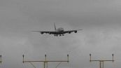 Airbus A380 atterra a fatica all'aeroporto di Manchester