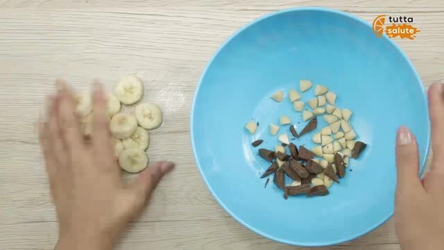 Frullato proteico con mandorle, latte di soia e cioccolato #tuttasalute