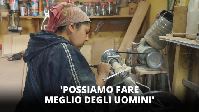 La donna falegname che sogna di costruire bare