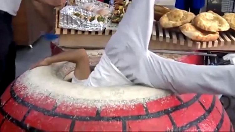 In Armenia il pane si cuoce tuffandosi nel forno