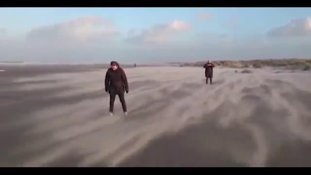 Incredibile illusione ottica. Sembra stia volando